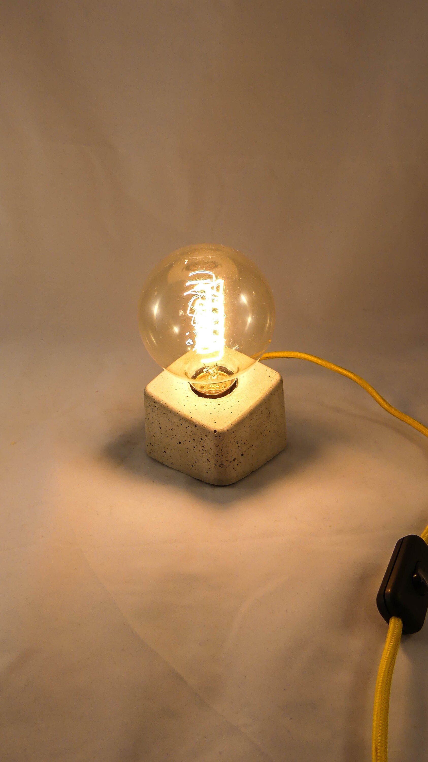 Lampe en Béton Minimaliste