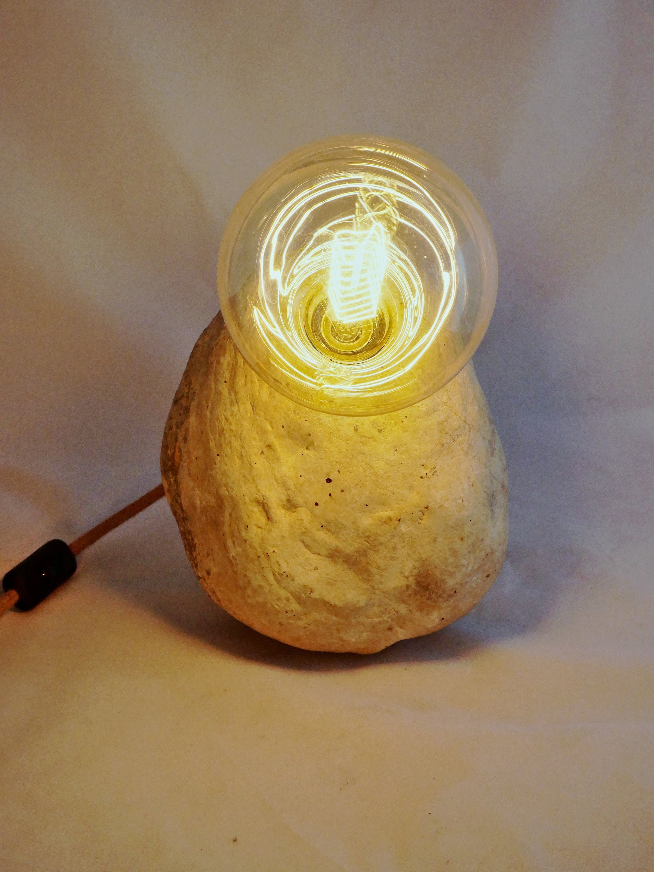 Lampe en Pierre Brute Ampoule Filament