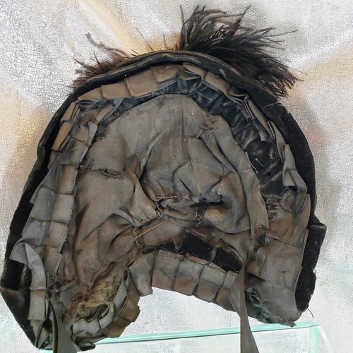 VICTORIAN shops 1870's - 90's Velvet 'Mourning Hat'