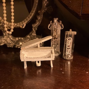 Piano de juguete en miniatura