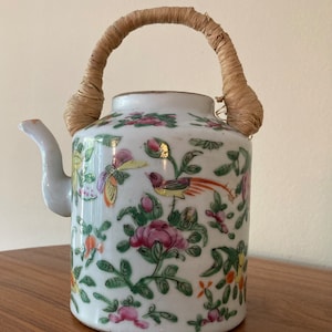 Antique tea pot family rose Qing dynasty