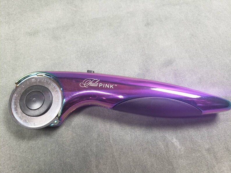 Tula Pink Hardware Rotary Cutter 45mm new in box