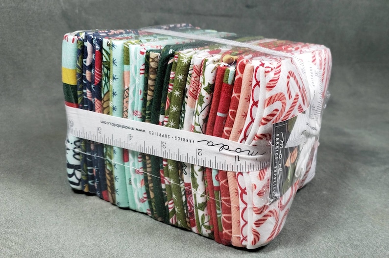 One Canoe Two TO BE JOLLY 32 Fat Quarter /& 1 panel Christmas bundle precut quilting fabric