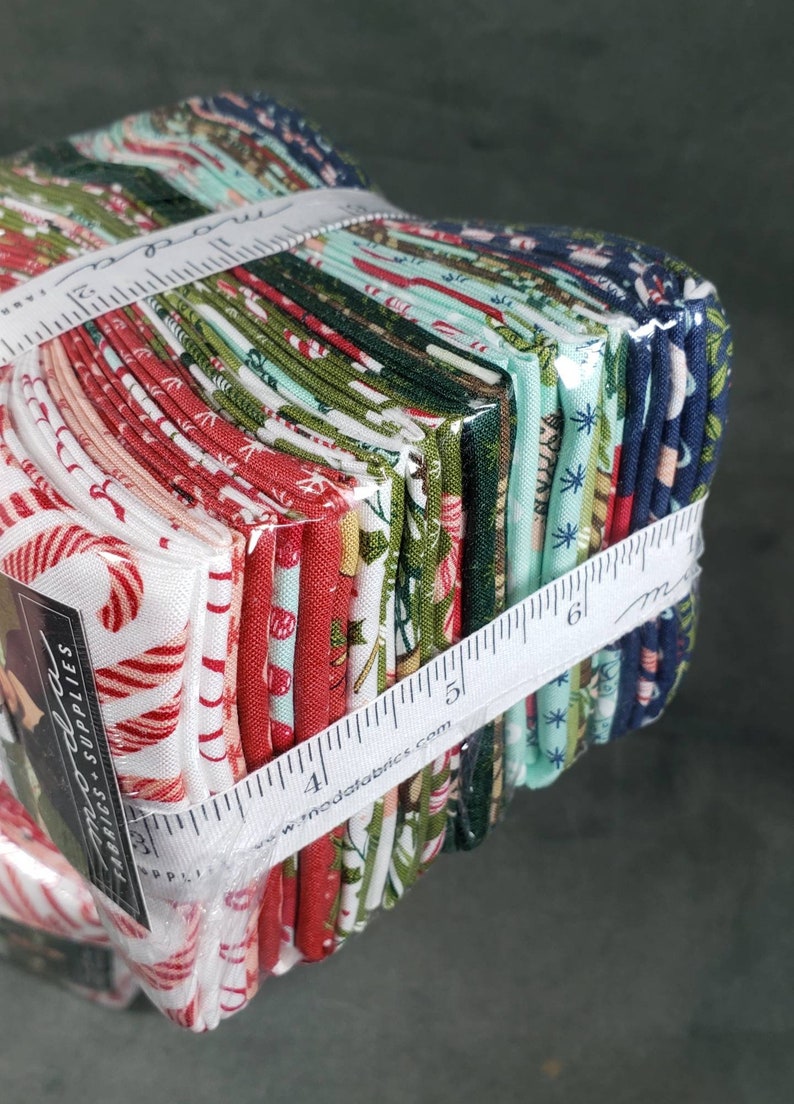 One Canoe Two TO BE JOLLY 32 Fat Quarter /& 1 panel Christmas bundle precut quilting fabric
