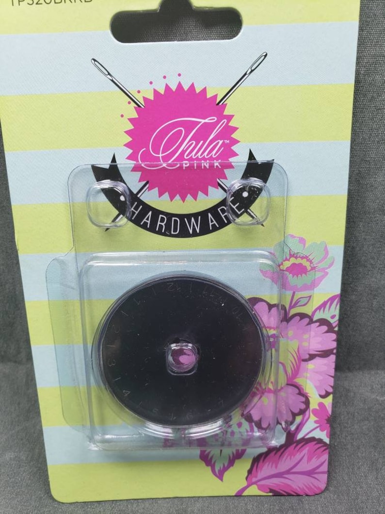 Tula Pink Hardware Rotary Cutter 45mm new in box