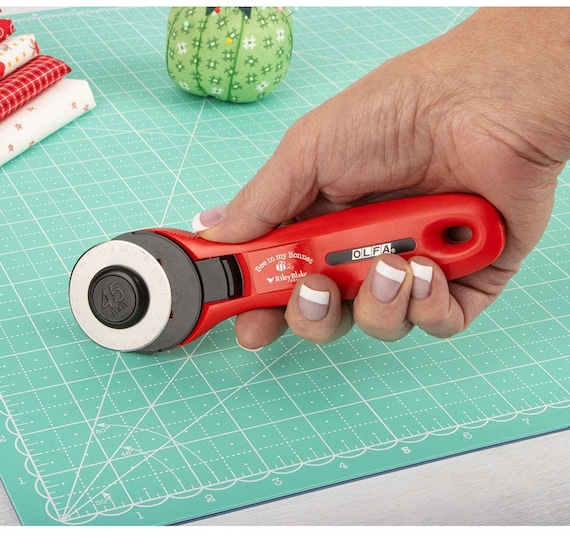 45mm ROTARY CUTTER Red Lori Holt Lori Holt Edition Olfa Quick