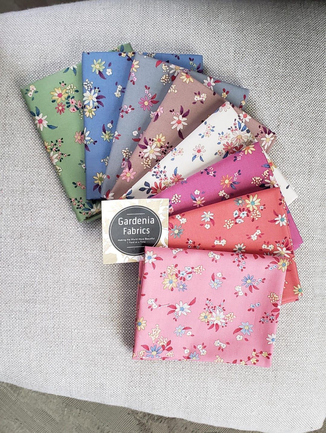 CHIC ESCAPE DAISY Fields 8 Fat Quarter Bundle - Tilda Fabric