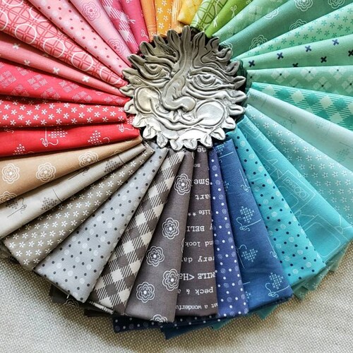 Shops BEE BASICS - 34 Fat Quarter bundle - Lori Holt - 100% cotton quilting fabric Hand Cut bundle - Riley Blake Designs