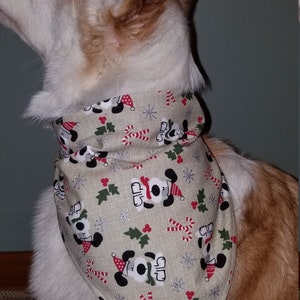 Christmas Dog Pet Bandanas, Traditional Tie-on Bandana, Holiday Holly Bandana, Holiday Bandana, Christmas Dog Bandana
