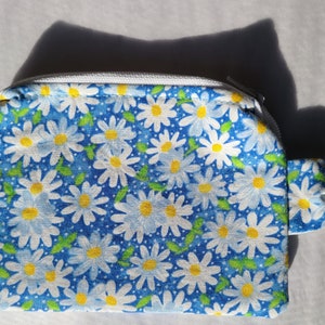 Blue Daisy Wristlet, Pink Daisy Wristlet, Daisies Cell Phone Purse, Change Purse, Clutch, Daisy Zippered Bag, Toiletry Bag, Travel Bag