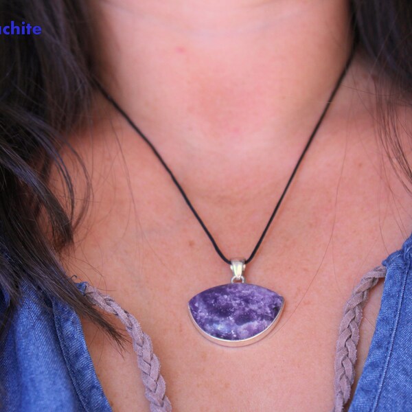 Collier femme, collier Lépidolite, symbole de paix, apaisement, lépidolite, accessoire femme, cadeau pour elle, bijoux, pierre,violet,argent