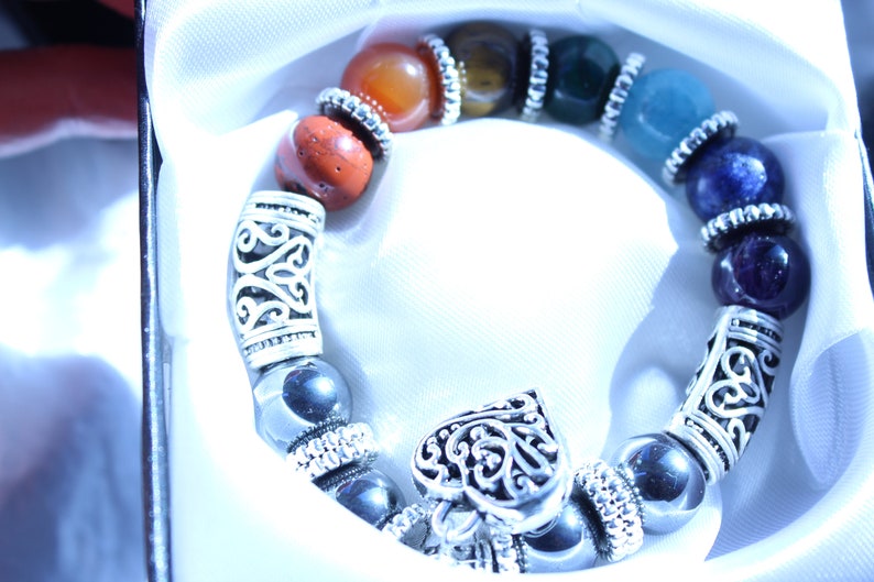 bracelet femme, bracelet chakras, 7 chakras, énergisant, coeur, Bracelet yoga, méditation, équilibre spirituel, hématite, bijoux, pierre image 10