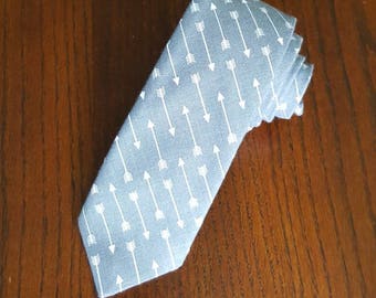 Graue Pfeil-Skinny-Krawatte mit mintgrünen Kontrast