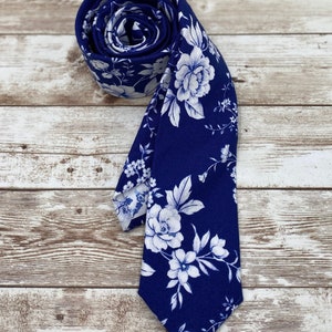 Blue and White Ties, Floral Skinny Ties, Wedding Ties, Men’s Ties, Groomsmen Ties, Weddings, Father’s Day Gifts, Skinny Ties, Spring