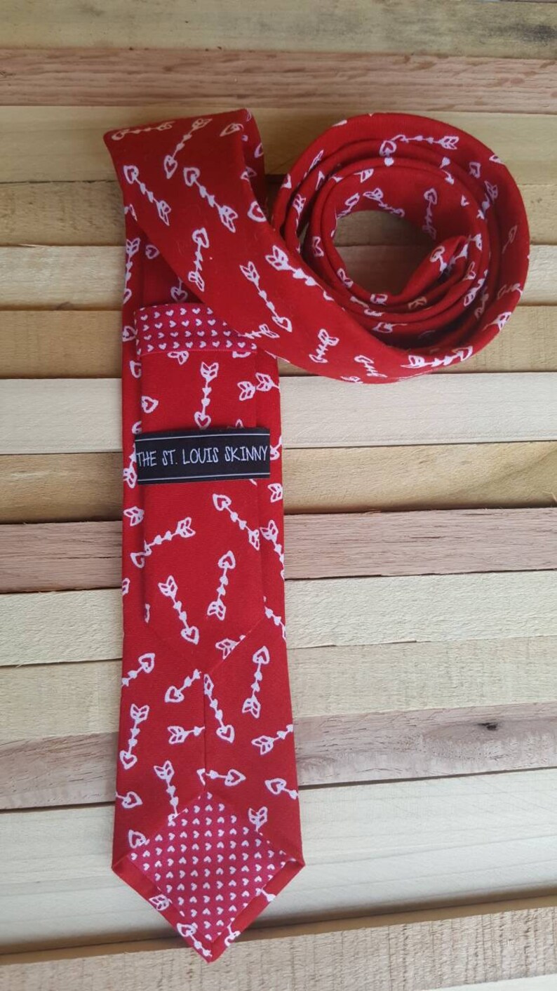 Valentines Day Red /& White Heart Arrows skinny tie