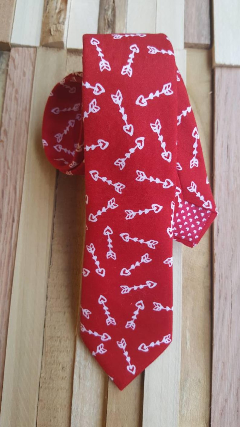 Valentines Day Red /& White Heart Arrows skinny tie