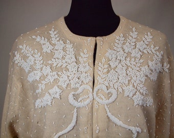 1950s L Beige I. Magnin Fine Knit Wool Sweater, White beaded Cardigan with Long Sleeves, 38" bust