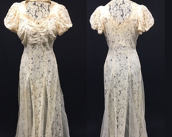 Vestido de noiva XS Natural Raschel Lace dos anos 1930 com rede Godets e mangas bufantes, projeto de restauração AS Is