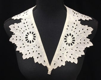 1950s White Faille fabric Pieced Floral Leaves Eyelet Notched Collar Accessory, Bias stand, Vintage Dressmakers Supply, 27" inner neckline,