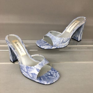 8 sandales à talons hauts bleu blanc imitation peau de serpent à bout carré épais, par Classified, US 8, EU 38, UK 6