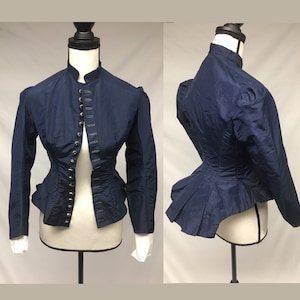 1890s XXS Navy Silk Button Down Bodice, Faltenschal für Trubel, Puffärmel, Glasknöpfe, Historische Kosten, FÜR STUDIE Bild 1