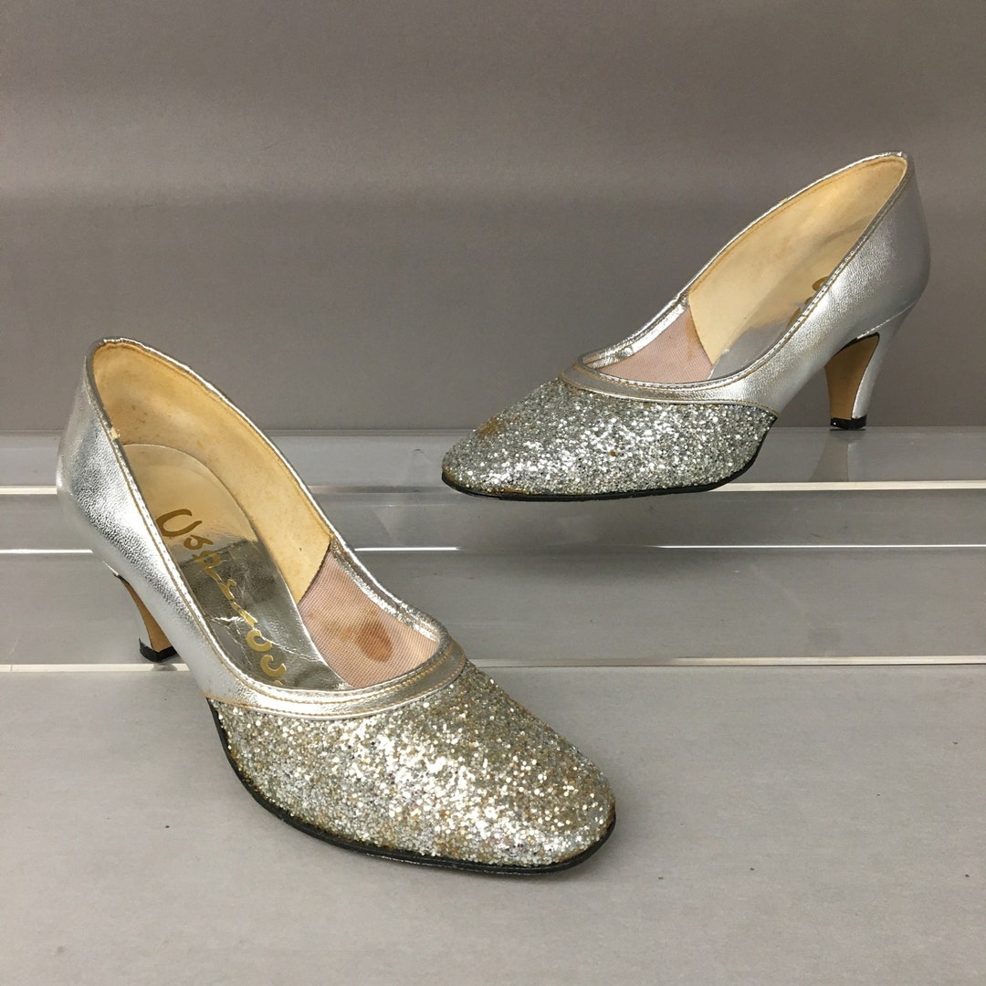 1960s Silver Glitter Classic Round Toe Pumps by Capriccio