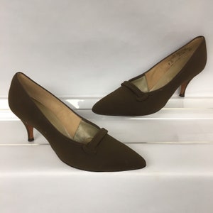 1960s 8 Brown Faux Suede Pointy Toe Classic Pumps by Air Step, Marvelous Buckle Detail, 3" High Stiletto Heels, US 8, EU 38, UK 6