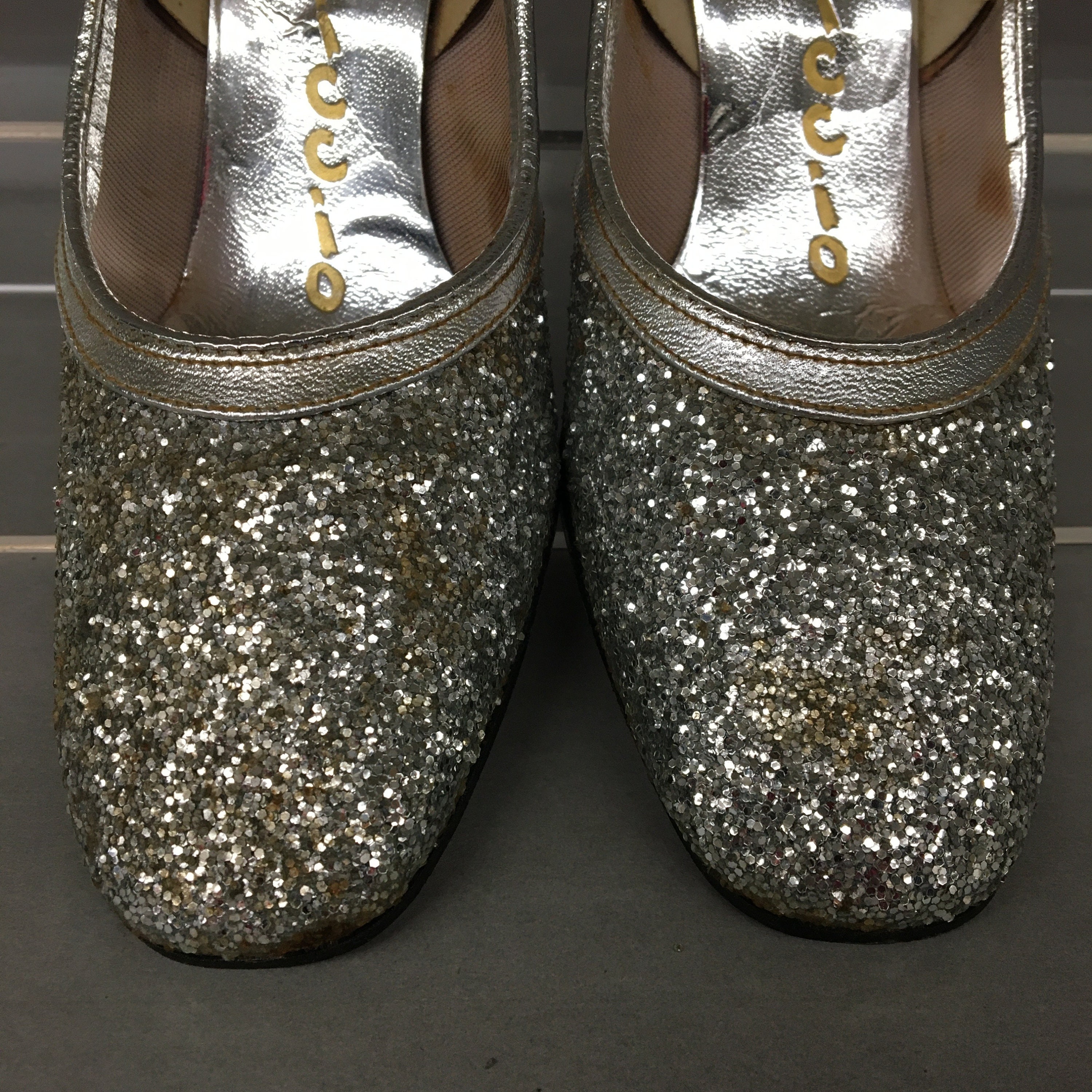 1960s 5 Silver Glitter Classic Round Toe Pumps by Capriccio