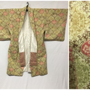 60s L Vintage Haori Kimono Robe, Yellow Pink Paisley printed Crepe fabric, 46&quot; chest, 25&quot; Yuki, 40&quot; Height