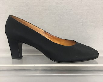 1960s 5.5 Black Faille Rounded Toe Classic Vintage Pumps, I. Magnin/Design by Evins, 2.5" High Heels, US 5.5, EU 35.5, UK 3.5