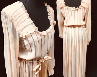 1940s 36 M Pleated Peach Silk Chiffon cocktail dress with Satin Ribbon Belt, Made in France for Lord and Taylor