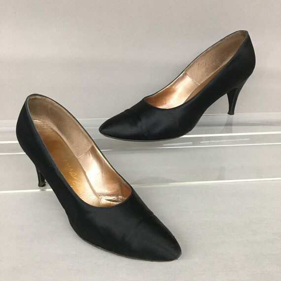 1950s 8 1/2 aa Black Satin Stiletto Classic Pumps… - image 1