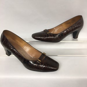 1960s 7 1/2 Brown Alligator Vintage High Heels by David Evins for I Magnin, hand signed &#39;Loren&#39; style, 2.5&quot; Heel Ht, US 7.5, Eu 37.5, UK 5.5