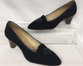 1960s 5 1/2  Black Suede Pump Heels, Woven accent, Vintage Ramblers-Florsheim, Made in Chicago, 2.25" Heel Height, US 5.5, UK 3.5, EU 35.5