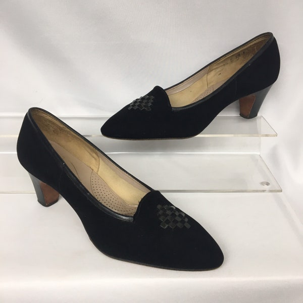 1960s 5 1/2  Black Suede Pump Heels, Woven accent, Vintage Ramblers-Florsheim, Made in Chicago, 2.25" Heel Height, US 5.5, UK 3.5, EU 35.5