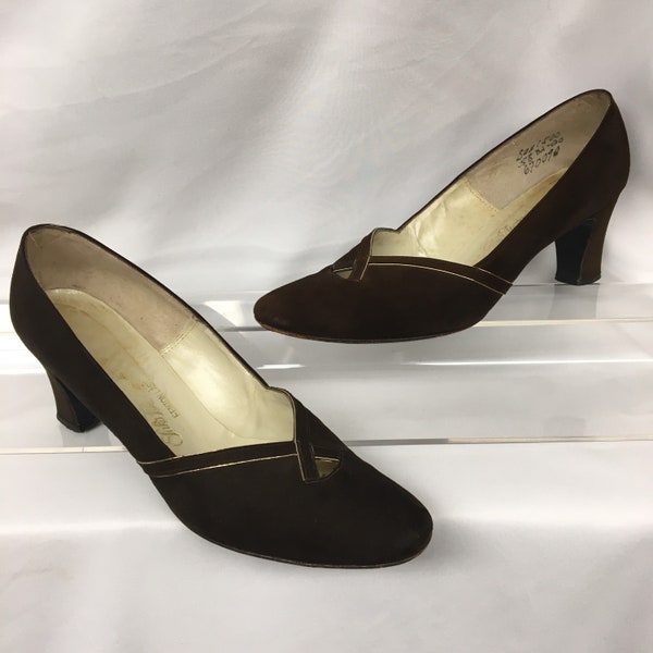 1960s 8AA Brown Suede pumps, gold accents, 2 3/4" block heel, Vintage Saks Fifth Avenue, US 8, EU 38, UK 6