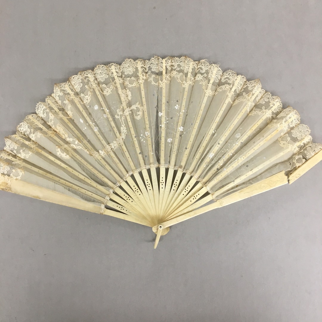 Brother Vellies Sisal Fan Round‎ Hand Carved Handle Castellamare Toquilla Palm Hand Fan | Hand-Braided Artisan  main image 4