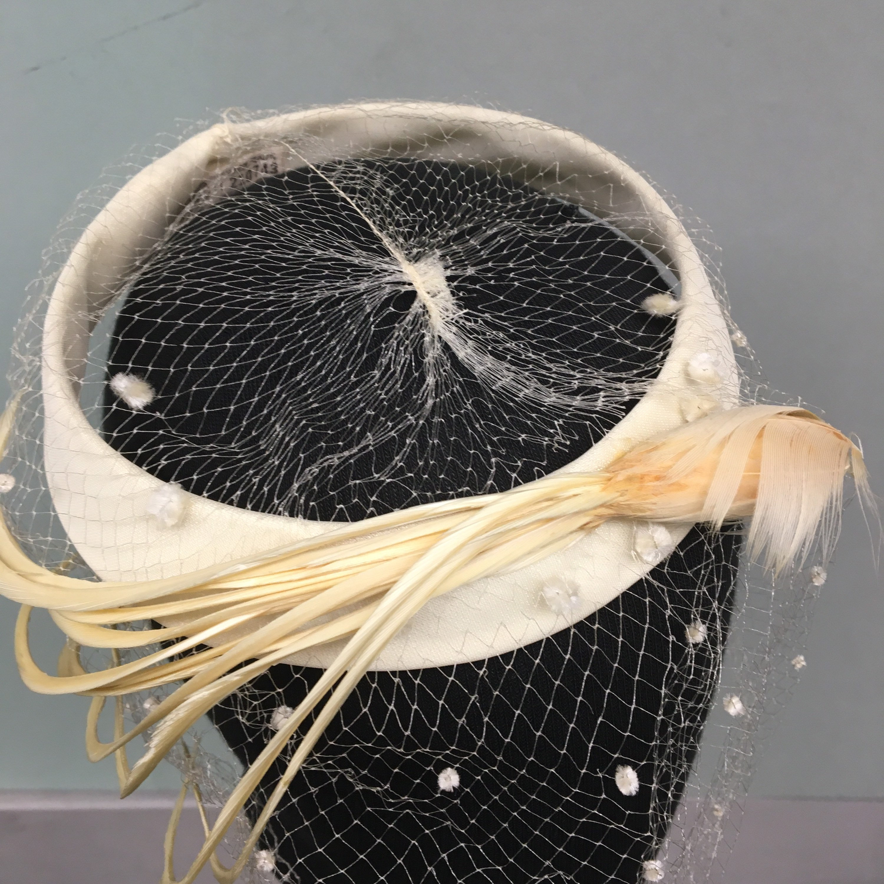 EUC 1950’s VINTAGE Elegant Cream Open Pill Box Hat with Netting 1960s White Pillbox Style Hat by Barbara Wood/ Mesh Netting  main image 3