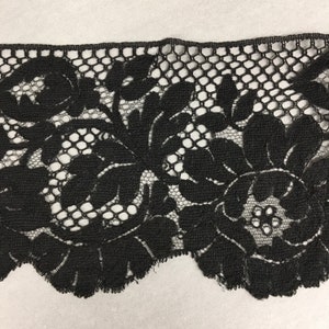 Français Antique Black Lace, 2 pièces cousues assorties, Bordure de pétoncle Rose single galloon, fabriquée à la machine, Chaque pièce mesure 3,75 « x 2,5 mètres »