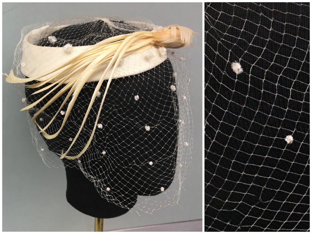EUC 1950’s VINTAGE Elegant Cream Open Pill Box Hat with Netting Vintage 1950 Cream Ivory Flower Netting Pillbox Hat Pinup  main image 4