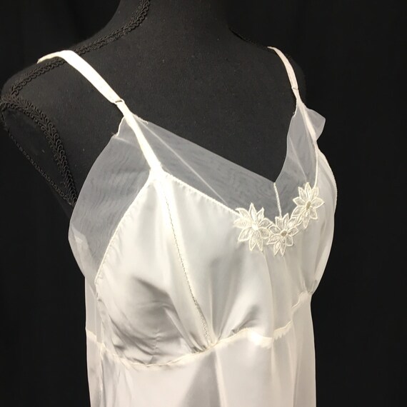 1950s L Bust 36” White Nylon Full Slip, Floral em… - image 4