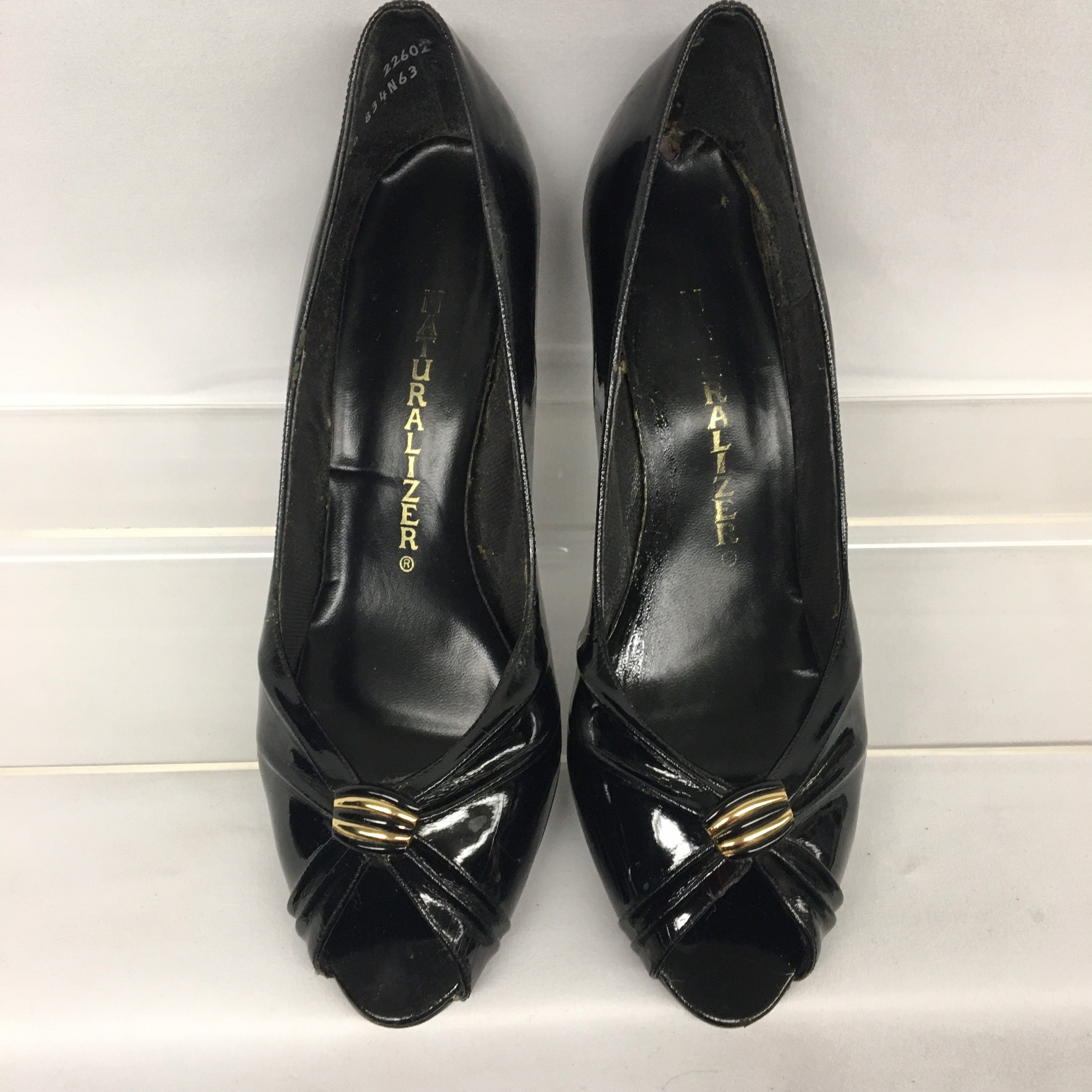 1980s 7 1/2 Black Patent Leather Peep Toe Heels With Gold