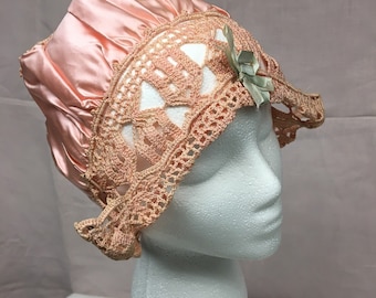 1915-1920s gehaakte Nederlandse ochtendpet, roze zijde satijn, aqua lint, Edwardian handgemaakte antieke cloche hoed