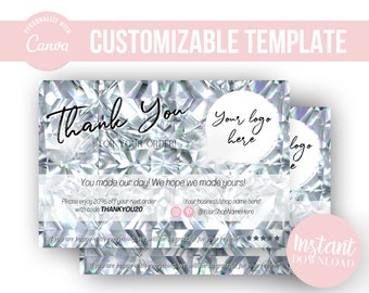 Puede incluir: Una plantilla de tarjeta de agradecimiento personalizable con un fondo de patrón de diamante. La tarjeta presenta el texto "Gracias" y "Tu logotipo aquí". También incluye un código de descuento y un espacio para el nombre de tu negocio y las manijas de redes sociales.
