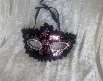Lacy Mask - Halloween - Masquerade - Mardi Gras Mask