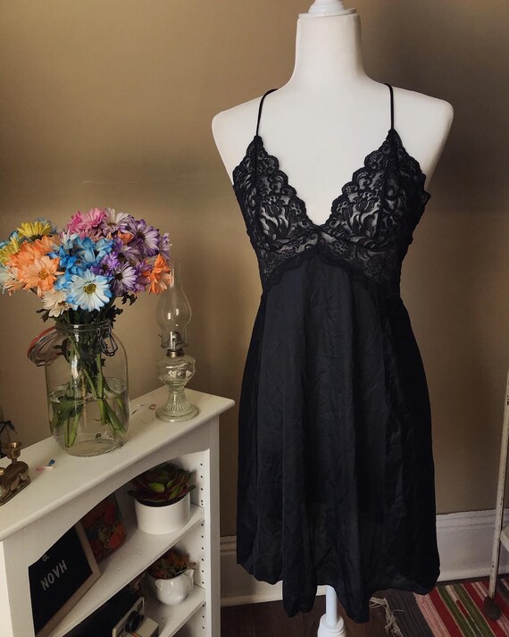 Vintage 1970s Barbizon lingerie slip and peignoir
