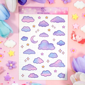 Puede incluir: Una hoja de pegatinas con nubes, estrellas y una luna creciente en tonos pastel. Las pegatinas tienen un degradado de rosa, morado y azul. El texto "UNICORN ECLIPSE" está en la parte superior. Las pegatinas están sobre un fondo de cuadrícula.