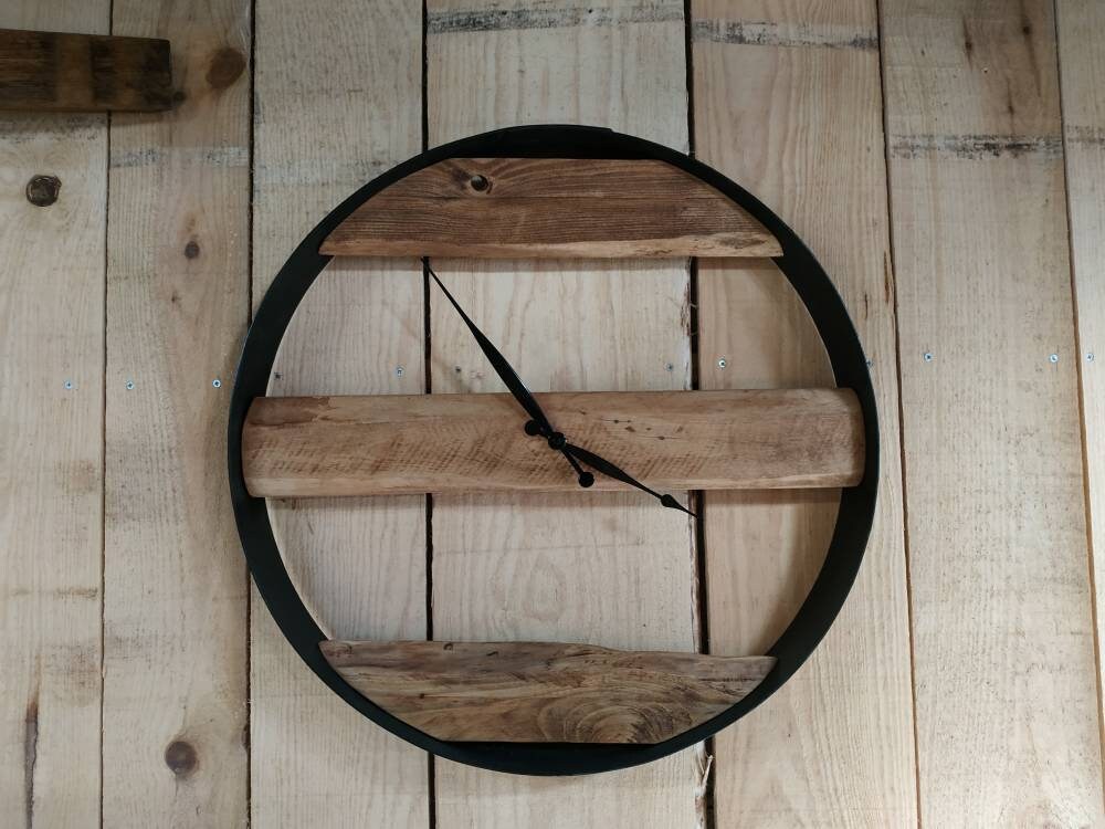 Horloge Industrielle en Bois Recyclé, et Véritable Cercle de Barrique Bordeaux. Diamètre 60cm. Horlo
