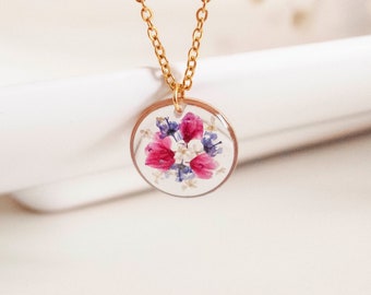 15 mm gold-colored pendant with pink-blue bouquet of dried flowers, stainless steel jewelry, romantic Christmas gift.