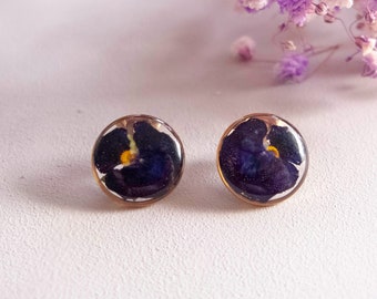 Pensée Bleu foncé, Clous d'oreilles 15mm, Puces Fleurs séchées en résine,  bijoux gold filled.